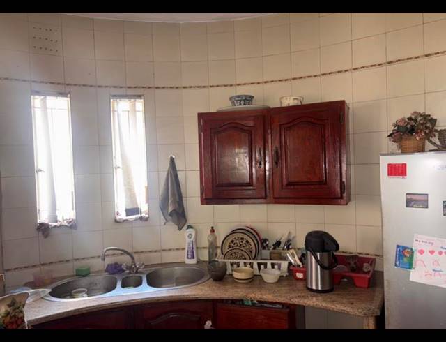 3 BEDROOM PROPERTY TO RENT IN CORLETT GARDENS